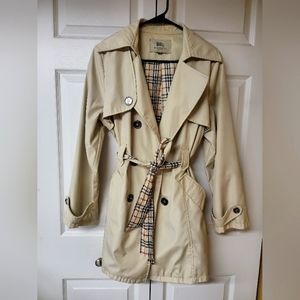 Burberry (Trench coat)